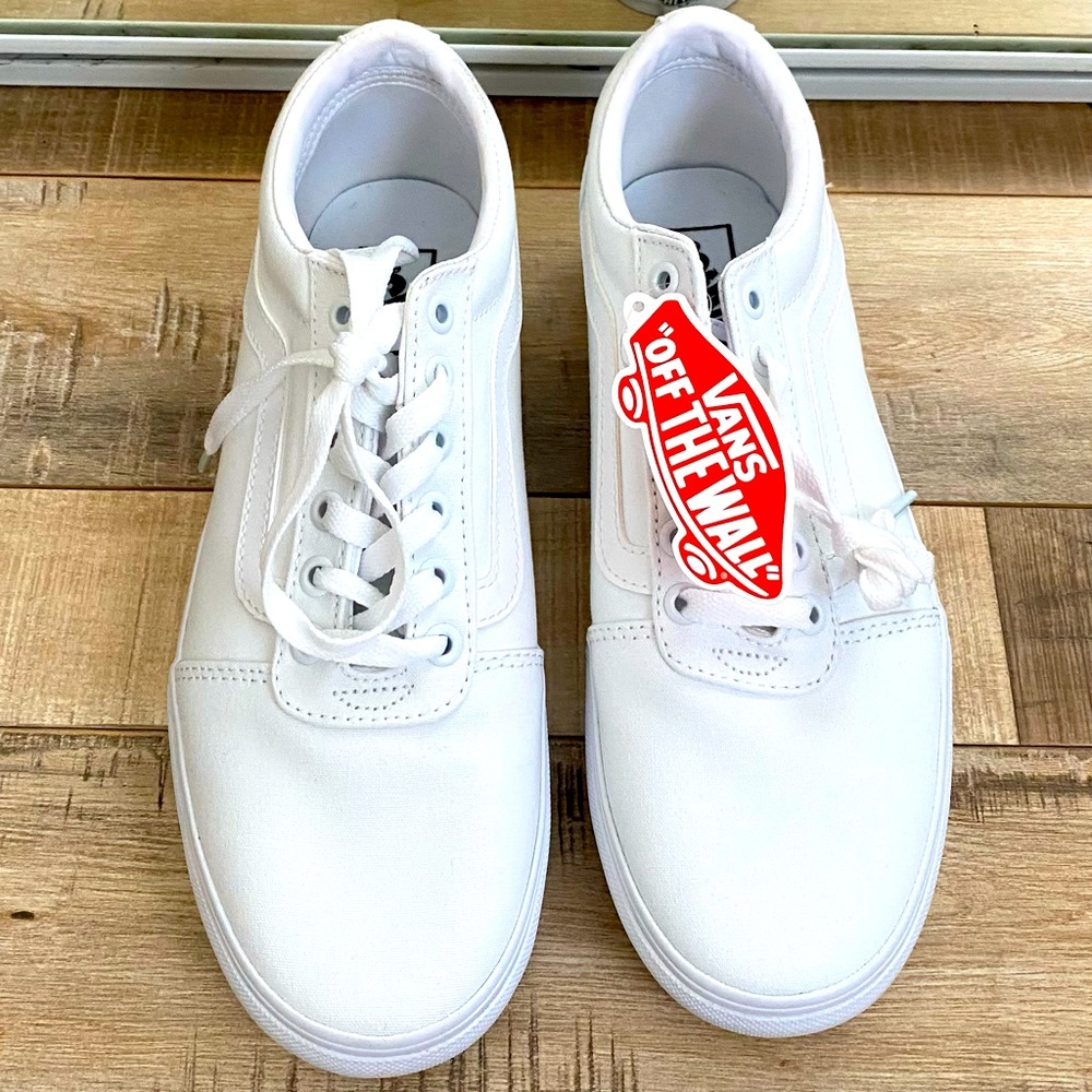 BRAND NEW white vans platform sneaker - NWT, RARE!